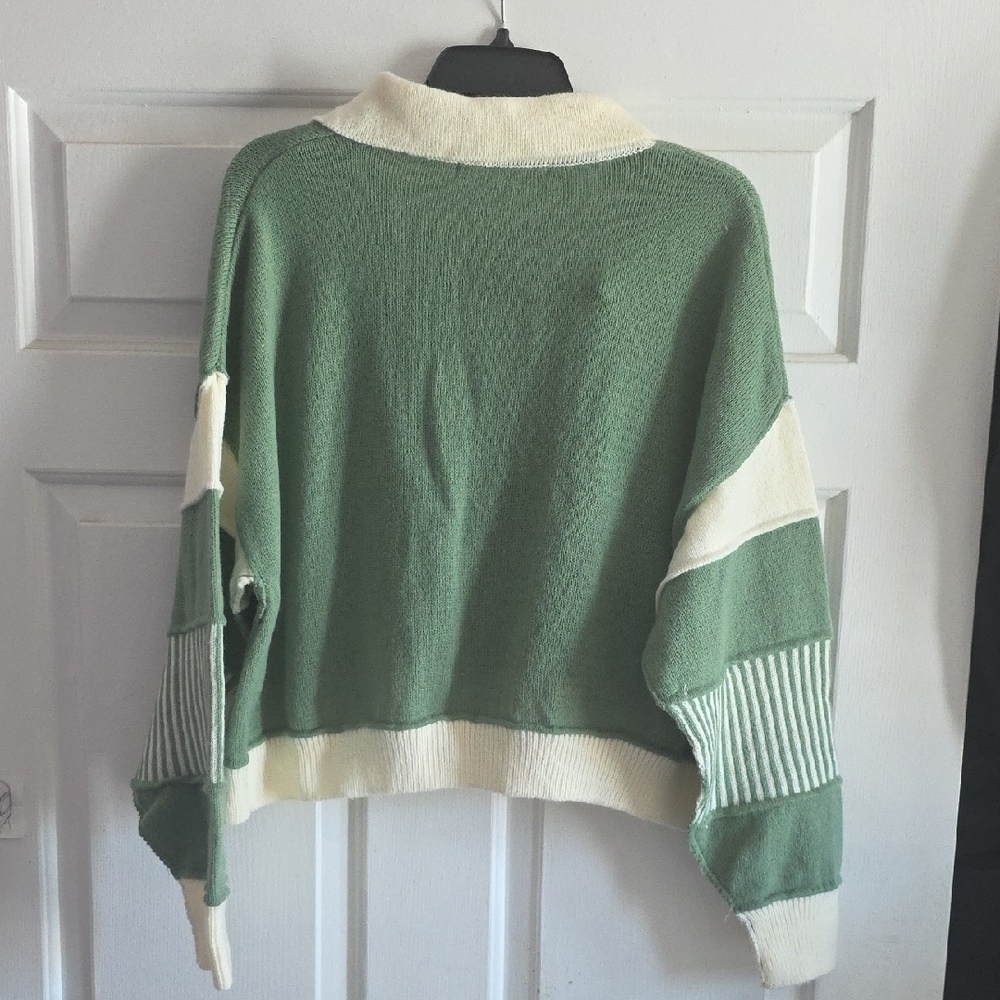 Altar'd State Green and Cream Cropped  V-Neck, Long Sleeved Sweater, Small, NWT - Picture 6 of 12